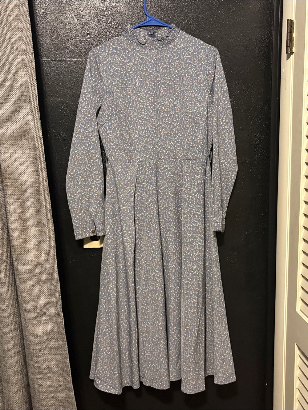 Paper crane Woman Blue Floral Maxi Dress with High Neck and Long Sleeves Small